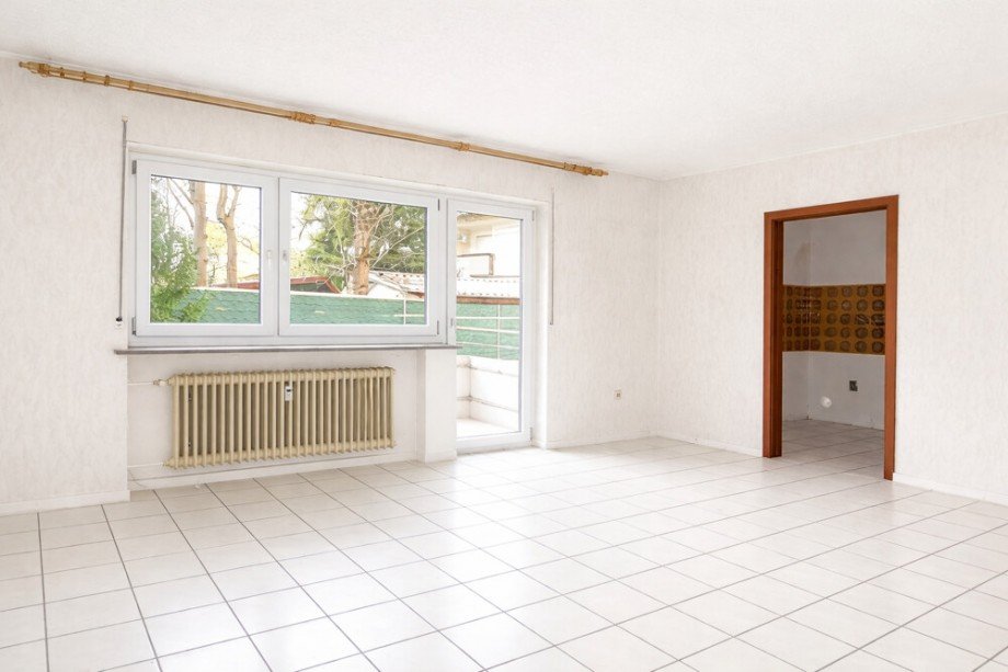 Wohn- Esszimmer mit Zugang Balkon Erdgeschosswohnung Forst